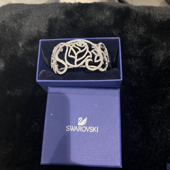 Swarovski bracelet & earrings  used once - Picture 1 of 4